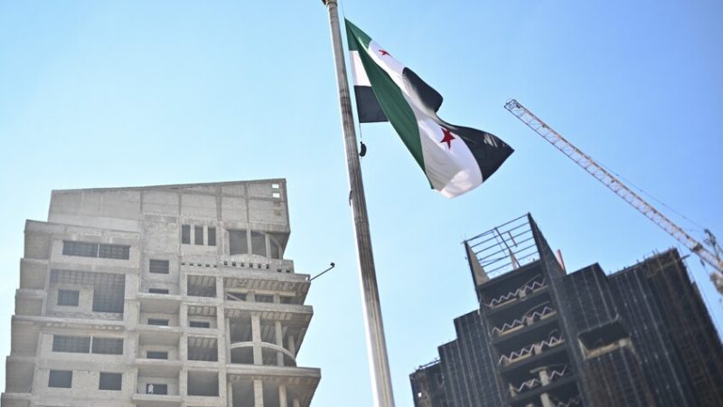 نزع صور الفنان اللبناني محمد إسكندر في يبرود قبل حفله بوادي النصارى