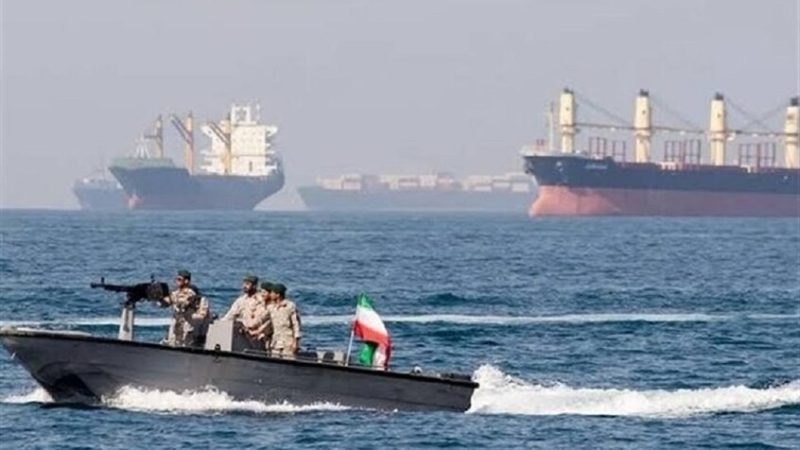 الحرس الثوري يعلن استهداف 4 سفن تحت الحماية الأمريكية في مضيق هرمز