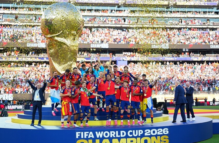 شاهد.. ترامب يحتفل مع لاعبي إسبانيا بكأس العالم 2026