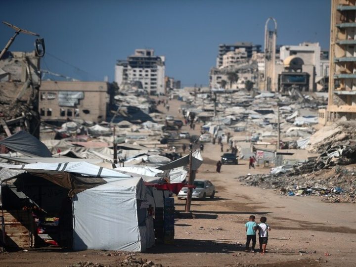 4 قتلى في غزة منذ صباح الاثنين.. غارات على مدينة غزة ومواصي رفح وخان يونس وسط تفاقم الأزمة الإنسانية