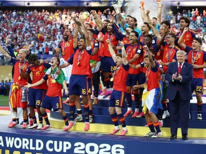 شاهد.. رونالدو يتعرض للسخرية أثناء احتفالات إسبانيا بكأس العالم (فيديو)