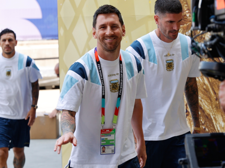 ميسي يعود إلى الأرجنتين بعد الخسارة أمام إسبانيا في نهائي كأس العالم