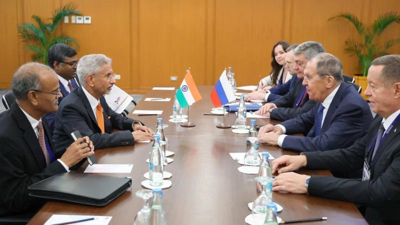 لافروف يعقد لقاءات مكثفة على هامش اجتماعات “آسيان”