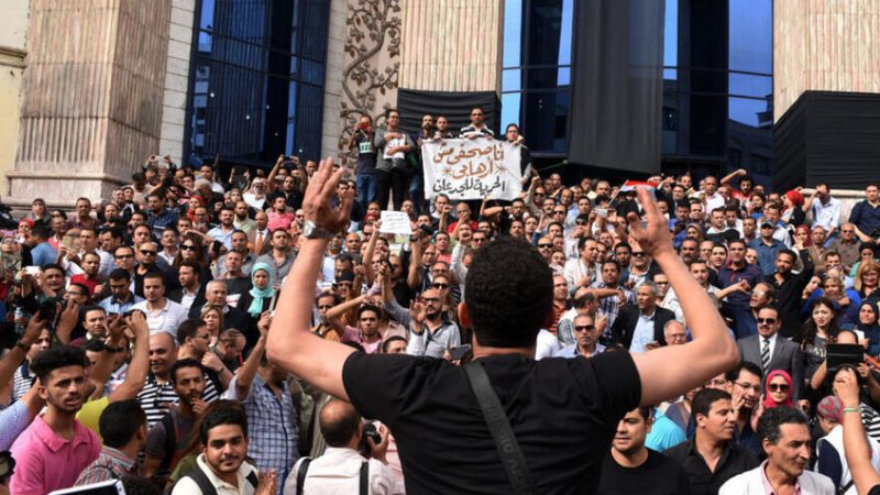 وزير مصري يحذر من فتنة داخلية ويدعو إلى إخمادها فورا