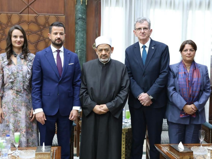 مستشهدا بـ”الحروب الصليبية”.. شيخ الأزهر يرد على ارتباط جماعات متطرفة بالإسلام