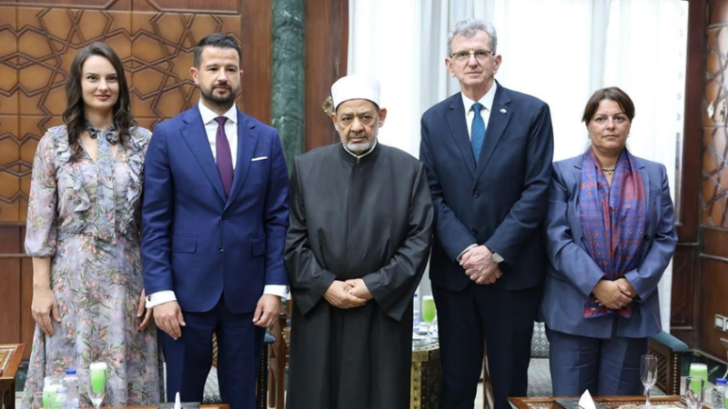 مستشهدا بـ”الحروب الصليبية”.. شيخ الأزهر يرد على ارتباط جماعات متطرفة بالإسلام