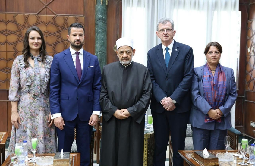 مستشهدا بـ”الحروب الصليبية”.. شيخ الأزهر يرد على ارتباط جماعات متطرفة بالإسلام