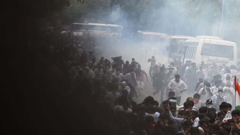 الهند.. المعارضة تشن هجوما جديدا على مودي بعد اتهامات باستخدام الشرطة بنادق الخرز ضد الطلاب (فيديو)