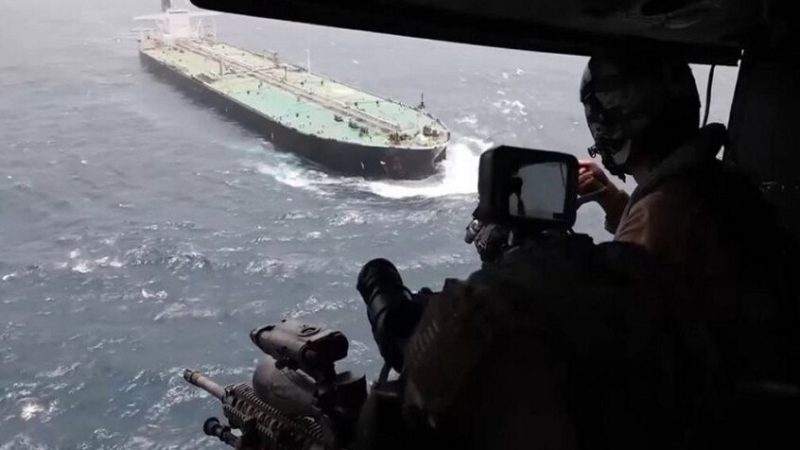 الجيش الأمريكي يقصف خطأ ناقلة غاز ويقتل اثنين من طاقمها