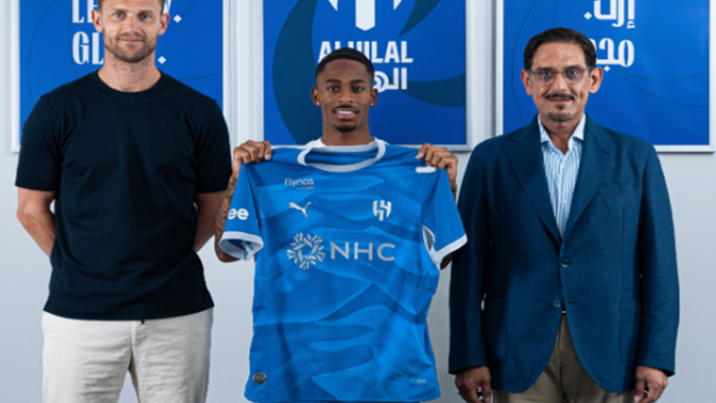 رسميا.. الهلال السعودي يحسم تعاقده مع الجناح الهولندي سومرفيل