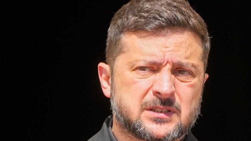 زيلينسكي يقر بوجود مشكلة في التعبئة بالجيش الأوكراني