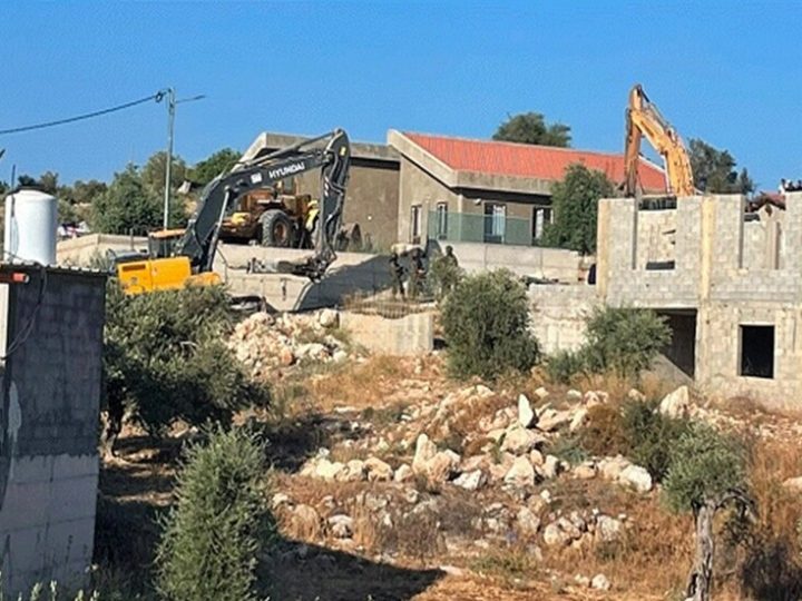 الضفة الغربية على حافة الانفجار.. فلسطينيون يتصدون لهجمات المستوطنين والجيش الإسرائيلي