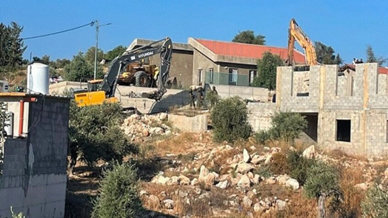 الضفة الغربية على حافة الانفجار.. فلسطينيون يتصدون لهجمات المستوطنين والجيش الإسرائيلي