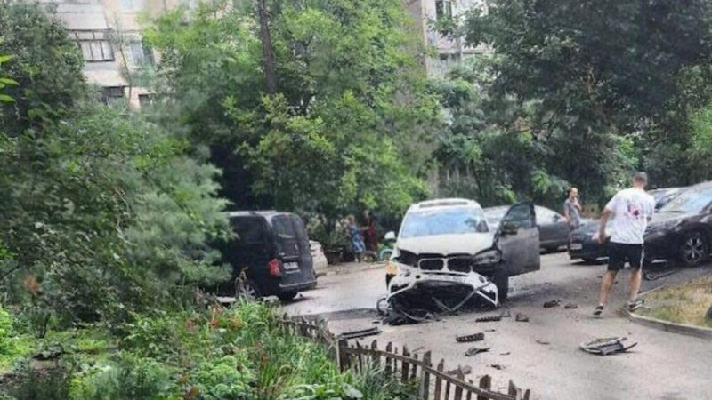 تفجير سيارة في أوديسا والهدف المحتمل ضابط بالبحرية الأوكرانية (فيديو)