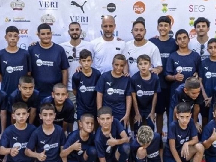 شاهد.. غوارديولا يستضيف 25 طفلا فلسطينيا بمعسكره الصيفي