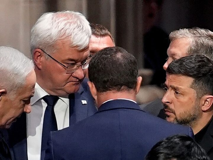 تجنبا للمفاجآت.. زيلينسكي بعيدا عن ترامب في جنازة غراهام