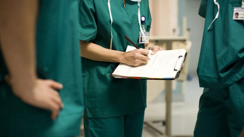 مؤثرة شهيرة على “تيك توك” تنهي حياتها بمساعدة طبية بعد معاناة مع ألزهايمر المبكر