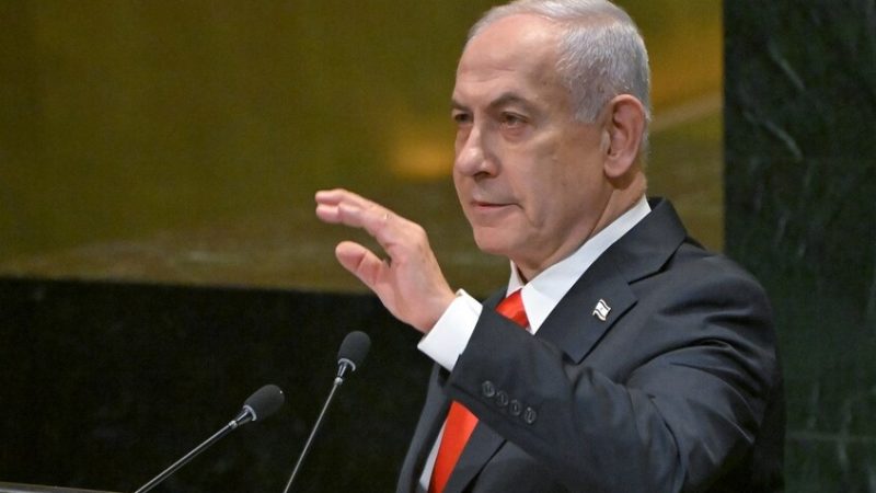 “هآرتس” تستعرض تضارب الروايات حول سبب رفض نتنياهو لقاء زيلينسكي