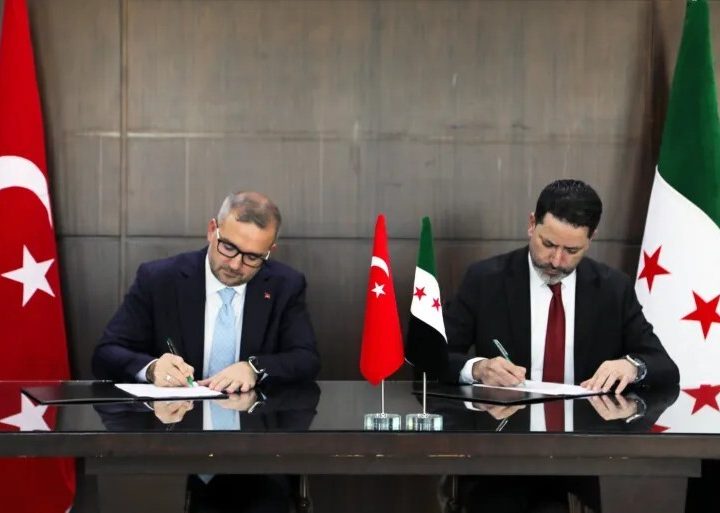 يقلل الاعتماد على العملات الأجنبية.. تركيا وسوريا توقعان اتفاق حساب وديعة بالليرة لتعزيز التعاون