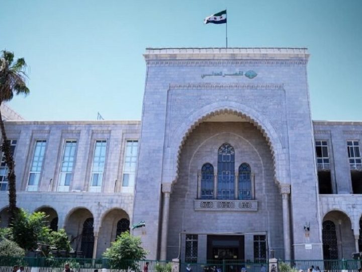 سوريا.. اتهامات بالابتزاز في قضايا المعتقلين تطال مفتي الجمهورية السابق