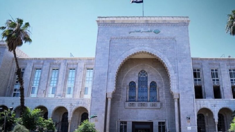 سوريا.. اتهامات بالابتزاز في قضايا المعتقلين تطال مفتي الجمهورية السابق