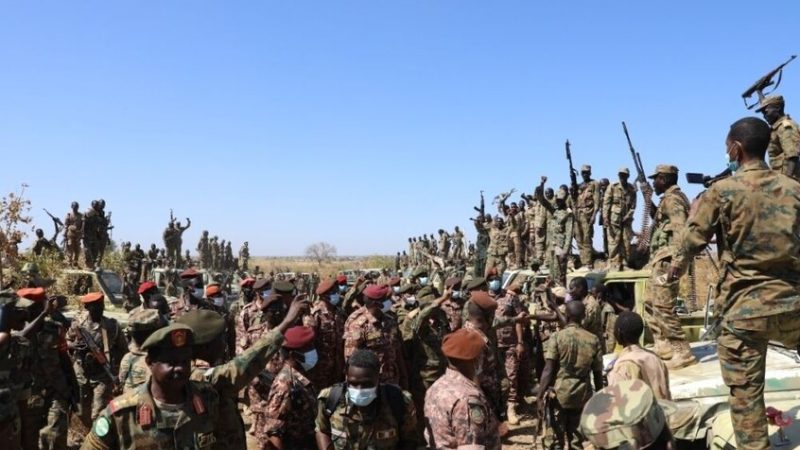 انشقاق مجموعة كبيرة من الدعم السريع والجيش السوداني يستولي على مئات الآليات