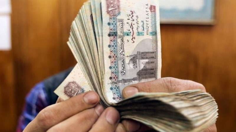 تقرير بريطاني يكشف مفاجأة عن السعر العادل للجنيه المصري أمام الدولار