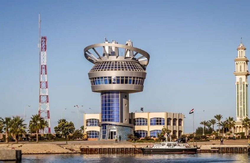 ميناء دمياط المصري يستعيد نشاطه بعد استهداف سفينتين داخله