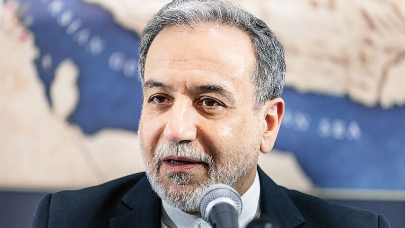 الخارجية الإيرانية: عراقجي يبحث مع نظيره السعودي التصعيد الأمريكي في المنطقة