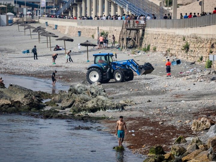 وفاة لاعبة كرة قدم مغربية غرقا أثناء محاولتها السباحة إلى سبتة