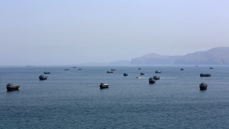 مصدر إيراني ينفي إعادة فتح مضيق هرمز