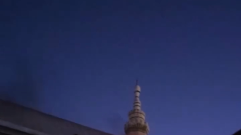 لقطات توثق حريقا محدودا داخل الجامع الأموي الكبير بدمشق.. واستئناف الصلاة بعد السيطرة عليه (فيديو)