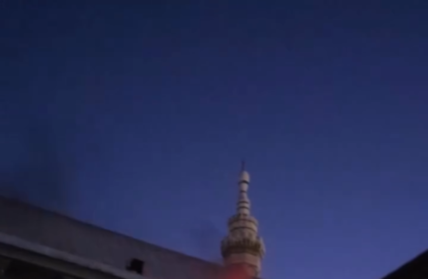 لقطات توثق حريقا محدودا داخل الجامع الأموي الكبير بدمشق.. واستئناف الصلاة بعد السيطرة عليه (فيديو)