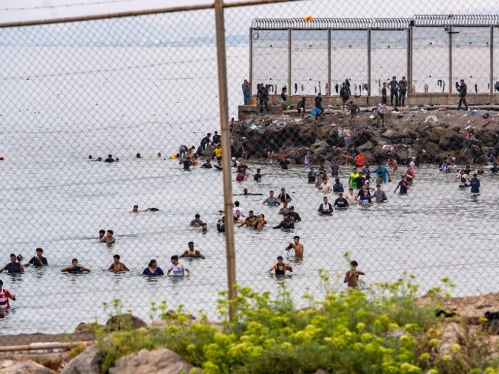 القضاء الإسباني يفتح تحقيقا في أحداث سبتة.. وجمعيات قضائية تدعو إلى مقاربة قانونية وإنسانية للأزمة