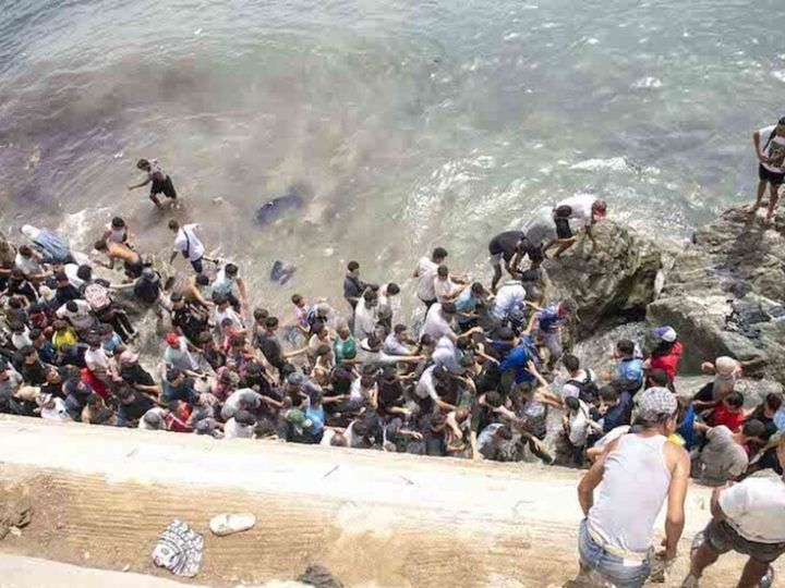 المغرب يؤكد سيادته في تدبير ملف الهجرة ويرفض أن يكون “شرطيا” لأوروبا