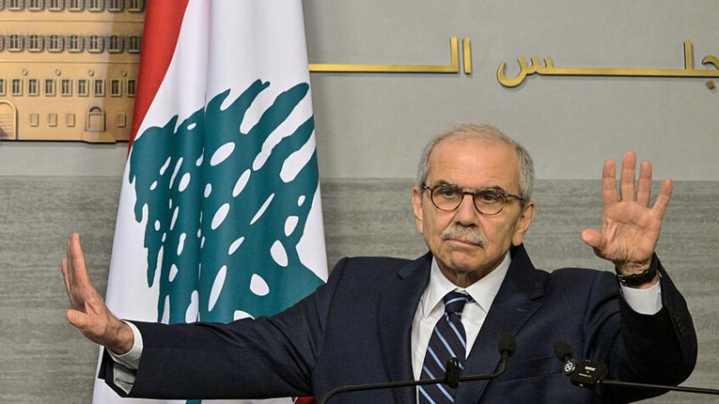 سلام يرد على قاسم: من تفرّد بقرار الحرب لا يملك توزيع شهادات الوطنية
