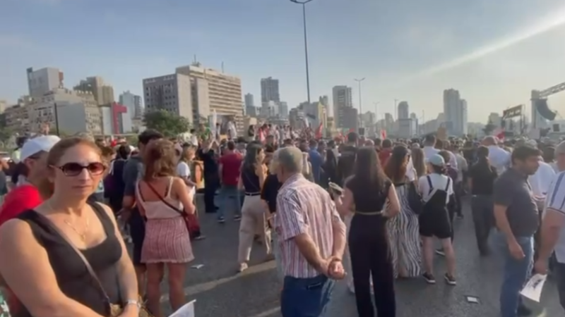 أهالي ضحايا انفجار مرفأ بيروت يحيون الذكرى السادسة للكارثة ويطالبون بالحقيقة والمحاسبة (فيديوهات)