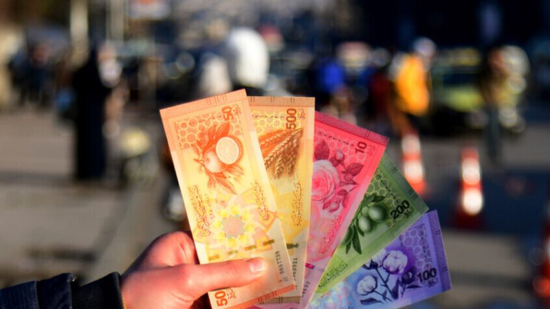 مصرف سوريا المركزي يمدد مدة سحب العملة السورية القديمة في محافظات دير الزور والرقة والحسكة