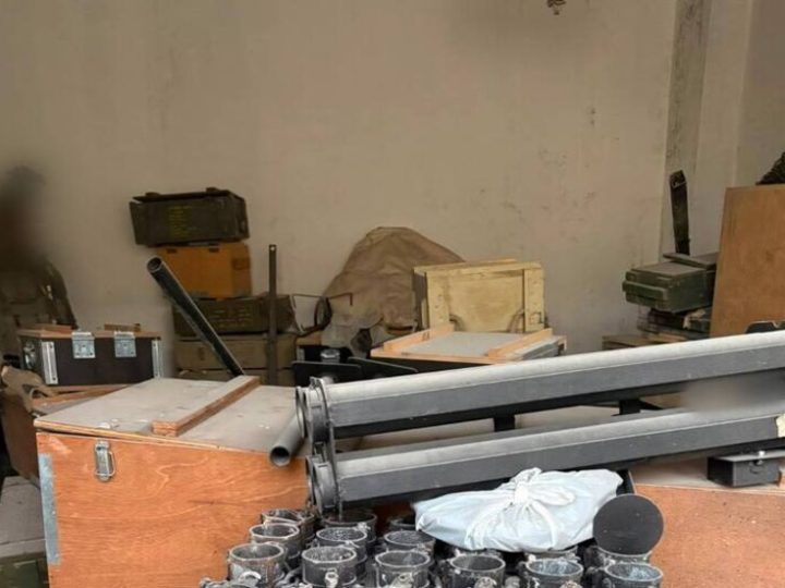 الجيش الإسرائيلي: تفكيك نفق والعثور على مستودع أسلحة لـ”حزب الله” في جنوب لبنان