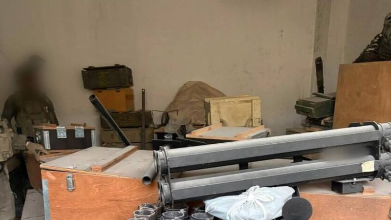 الجيش الإسرائيلي: تفكيك نفق والعثور على مستودع أسلحة لـ”حزب الله” في جنوب لبنان