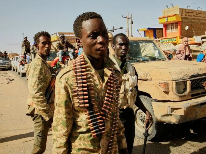 الجيش السوداني يضبط أكثر من 1300 طن من الأسلحة ويقتل قائدا في “الدعم السريع”