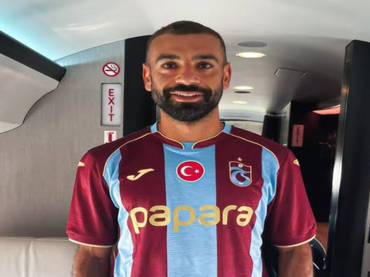 ساويرس يدافع عن محمد صلاح بعد تدوينة مالك الخلود السعودي
