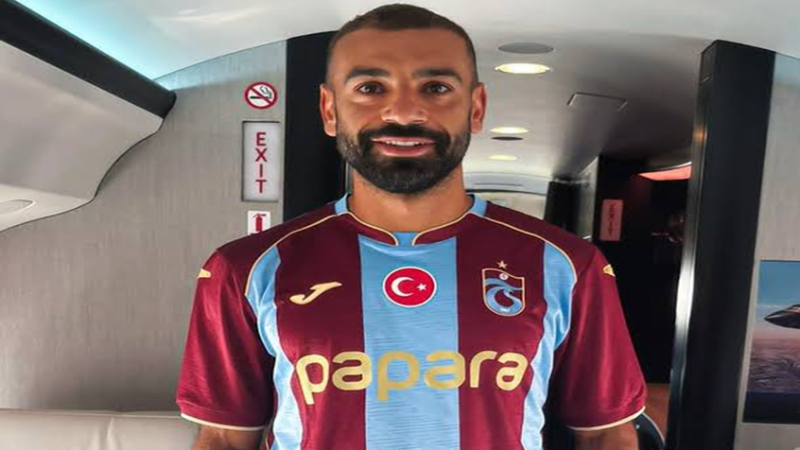 ساويرس يدافع عن محمد صلاح بعد تدوينة مالك الخلود السعودي