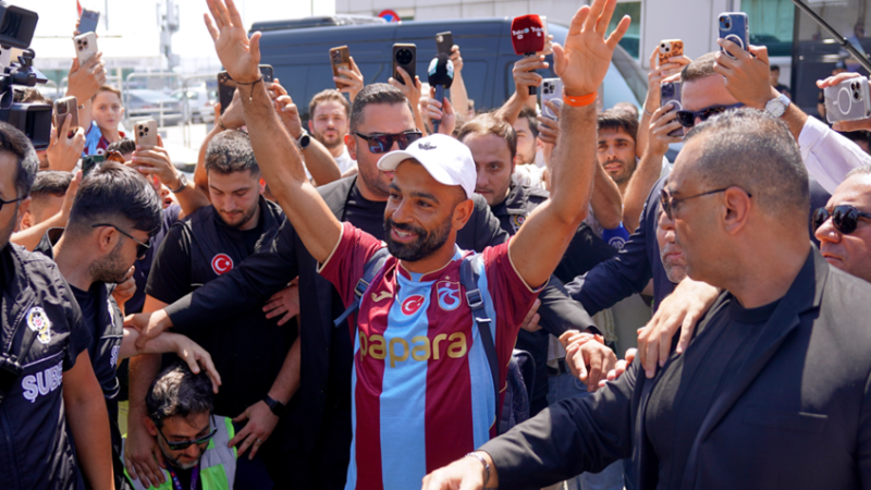 استقبال تاريخي لمحمد صلاح في طرابزون (فيديو)