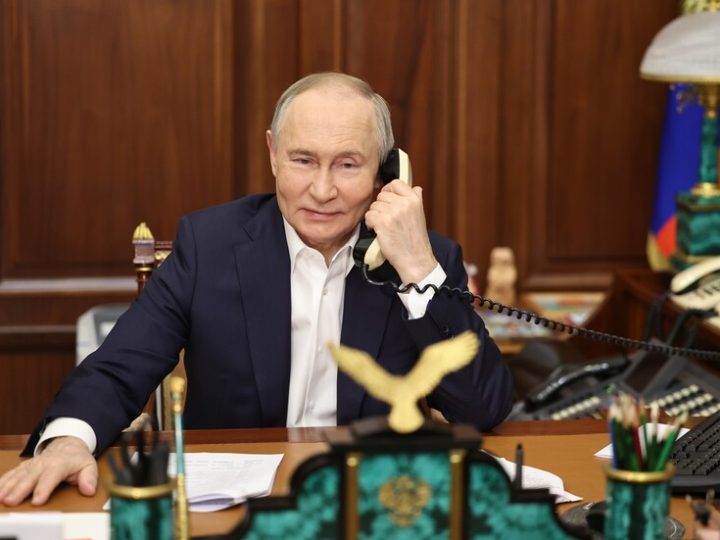 قائد الفرقة 76 يقدم لبوتين تقريرا مفصلا حول الوضع في قطاع دوبروبولسكي في دونيتسك