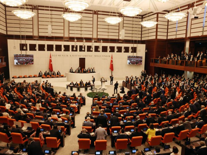 البرلمان التركي يبدأ مناقشة قانون دمج “العمال الكردستاني” في الحياة المدنية