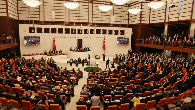 البرلمان التركي يبدأ مناقشة قانون دمج “العمال الكردستاني” في الحياة المدنية