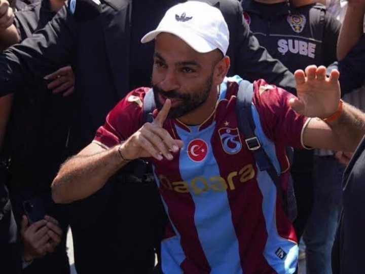 محمد صلاح يتلقى أغرب هدية في مسيرته!