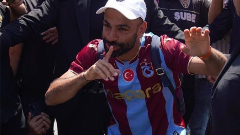 محمد صلاح يتلقى أغرب هدية في مسيرته!