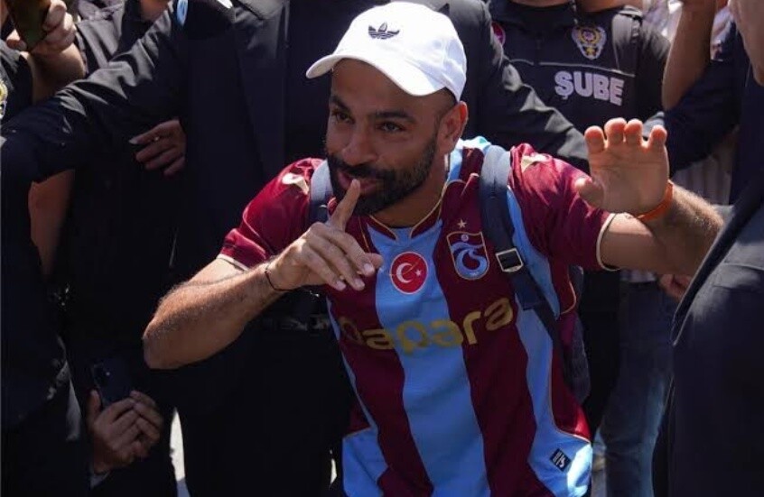 محمد صلاح يتلقى أغرب هدية في مسيرته!